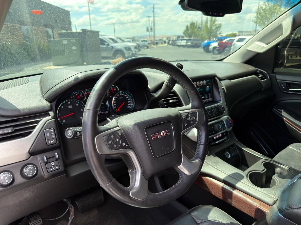 Used 2018 GMC Yukon XL SLT w/ Open Road Package AWD/4WD image 9