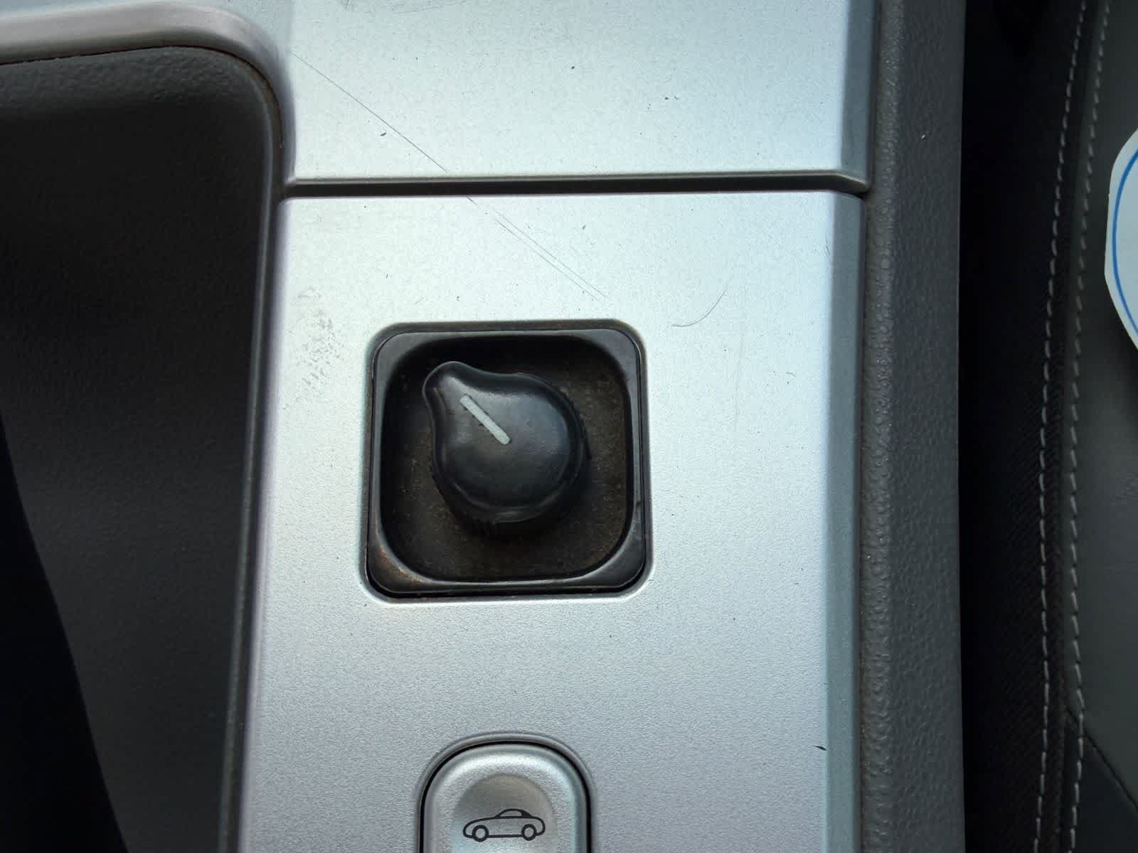Used 2005 Chrysler Crossfire Limited RWD image 12