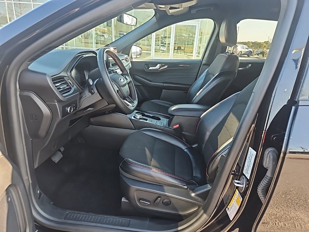 Used 2025 Ford Escape ST-Line image 14