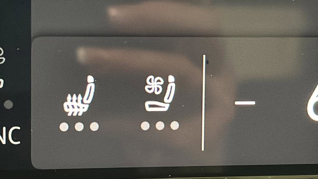 Used 2025 Volkswagen Atlas Peak Edition SE image 41