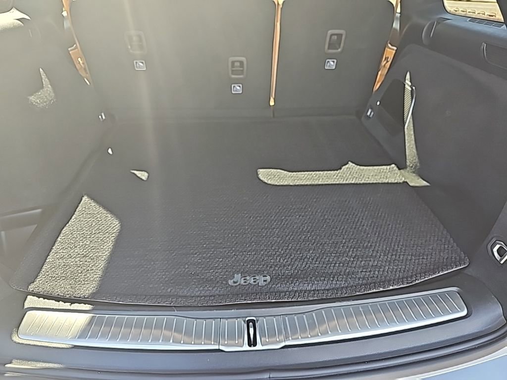 Certified 2025 Jeep Grand Cherokee Summit AWD/4WD image 23