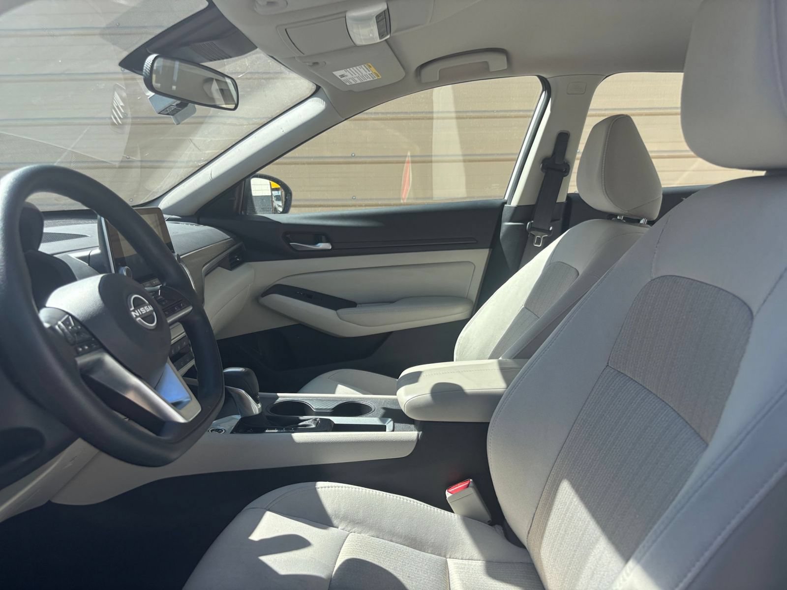 Used 2025 Nissan Altima 2.5 SV FWD image 24