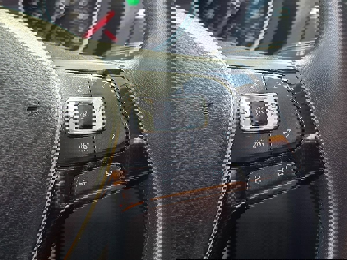 Used 2020 Volkswagen Tiguan SE w/ Panoramic Sunroof Package image 28