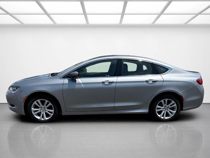 Used 2016 Chrysler 200 Limited FWD image 3