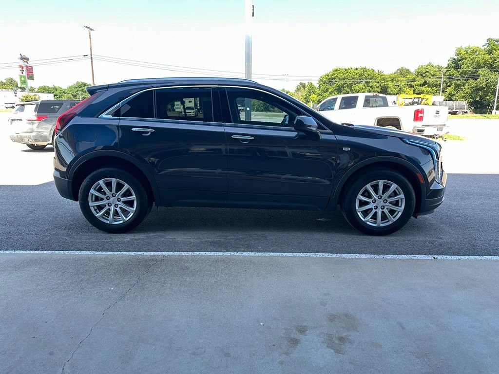 Used 2022 Cadillac XT4 Luxury w/ Cold Weather Package FWD image 4