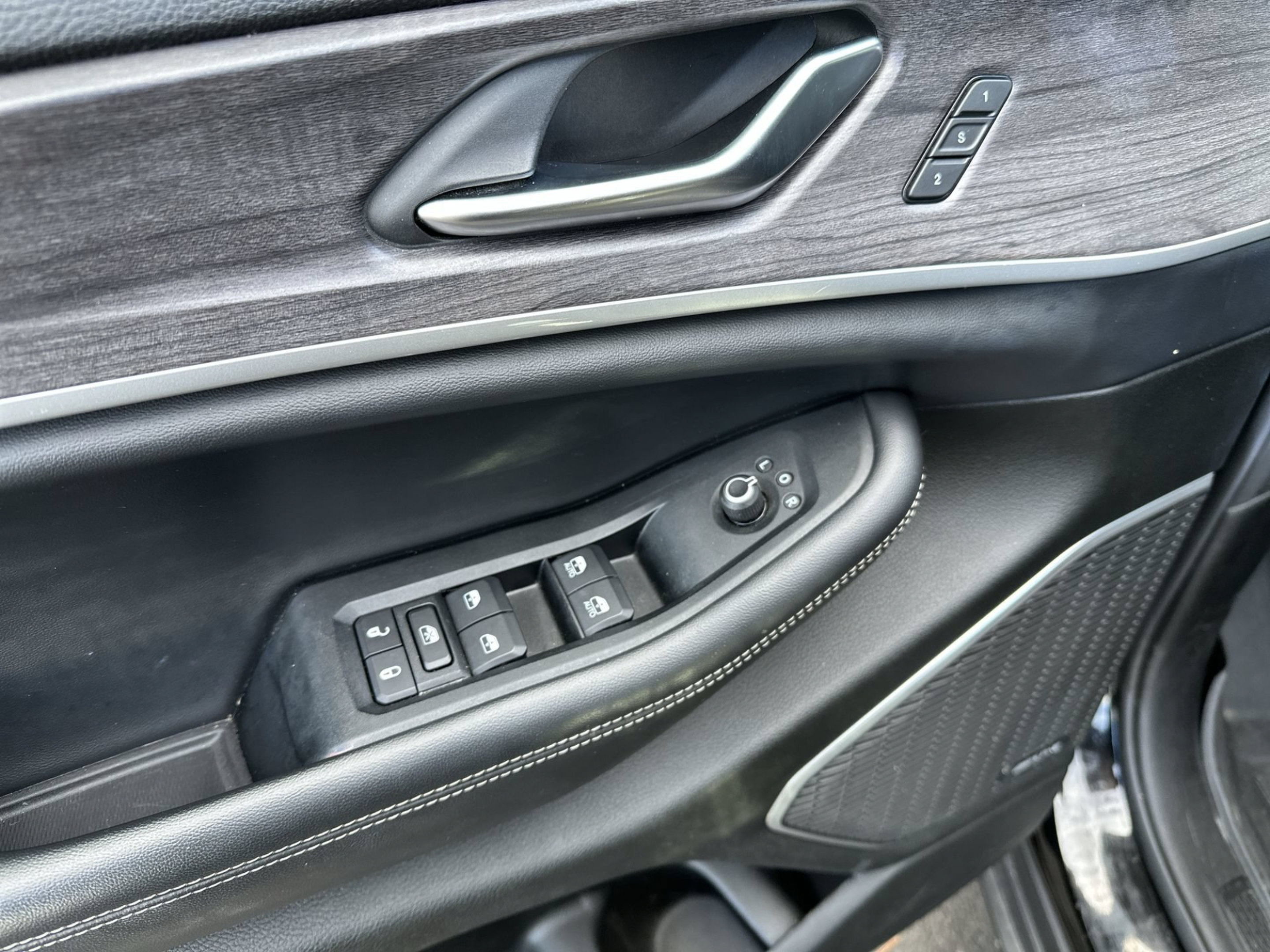 Used 2022 Jeep Grand Cherokee L Limited RWD image 15