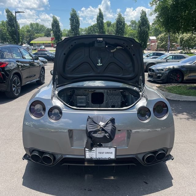 Used 2012 Nissan GT-R Premium AWD/4WD image 9