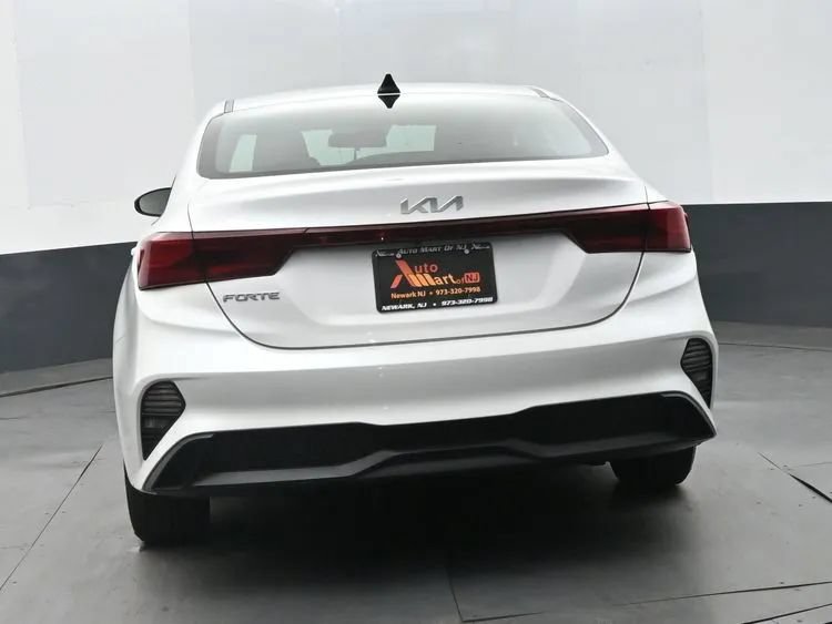 Used 2024 Kia Forte LXS FWD image 8