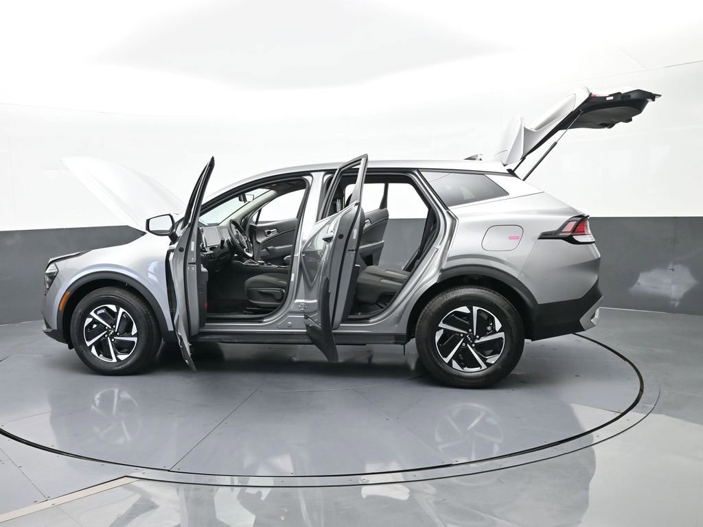 Used 2025 Kia Sportage LX image 65