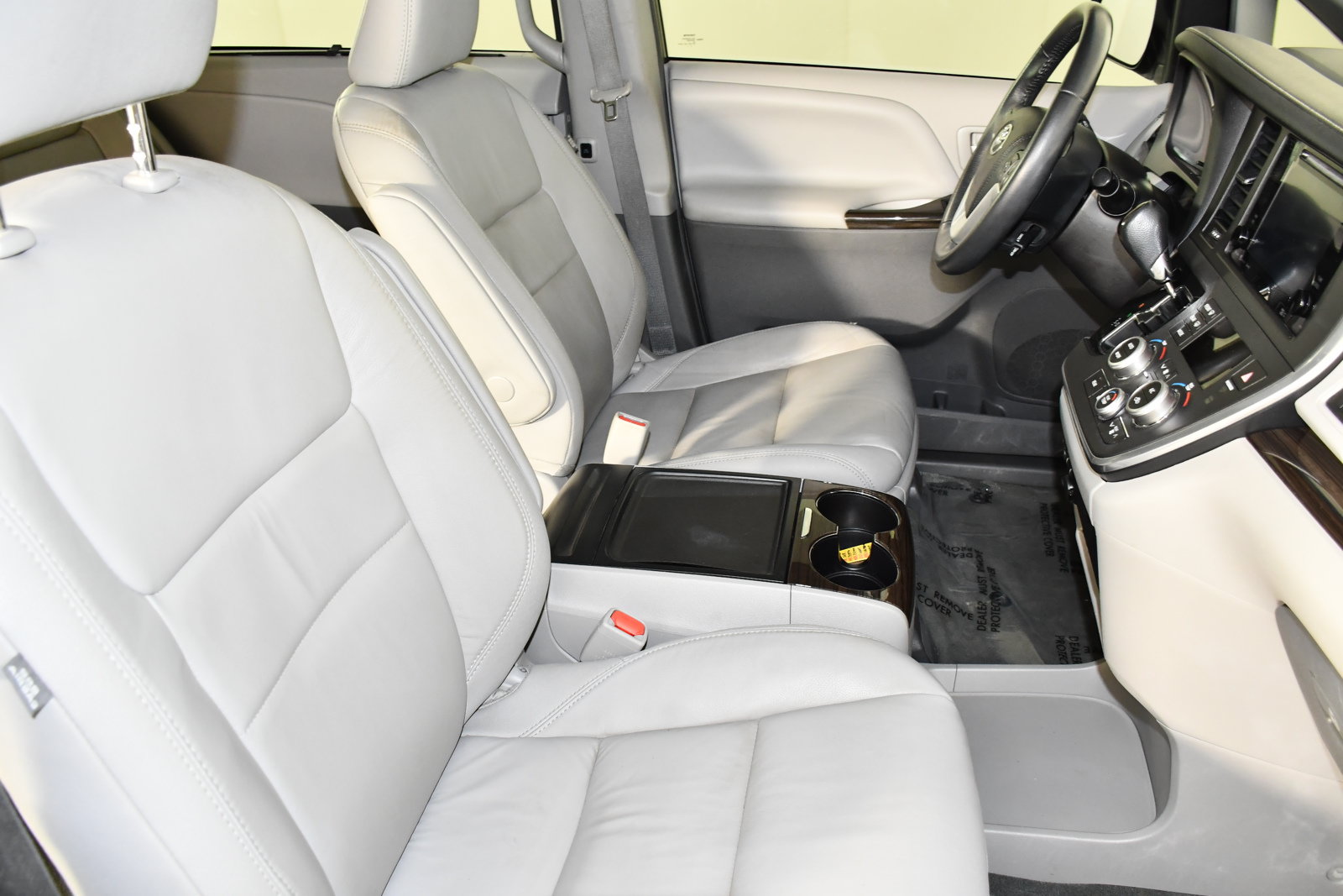 Used 2017 Toyota Sienna XLE Premium AWD/4WD image 41