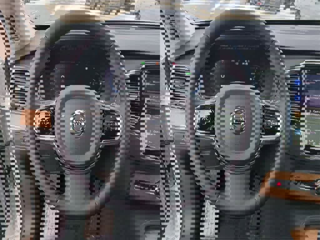 Used 2025 Volvo XC90 T8 Plus w/ Protection Package Premier image 15