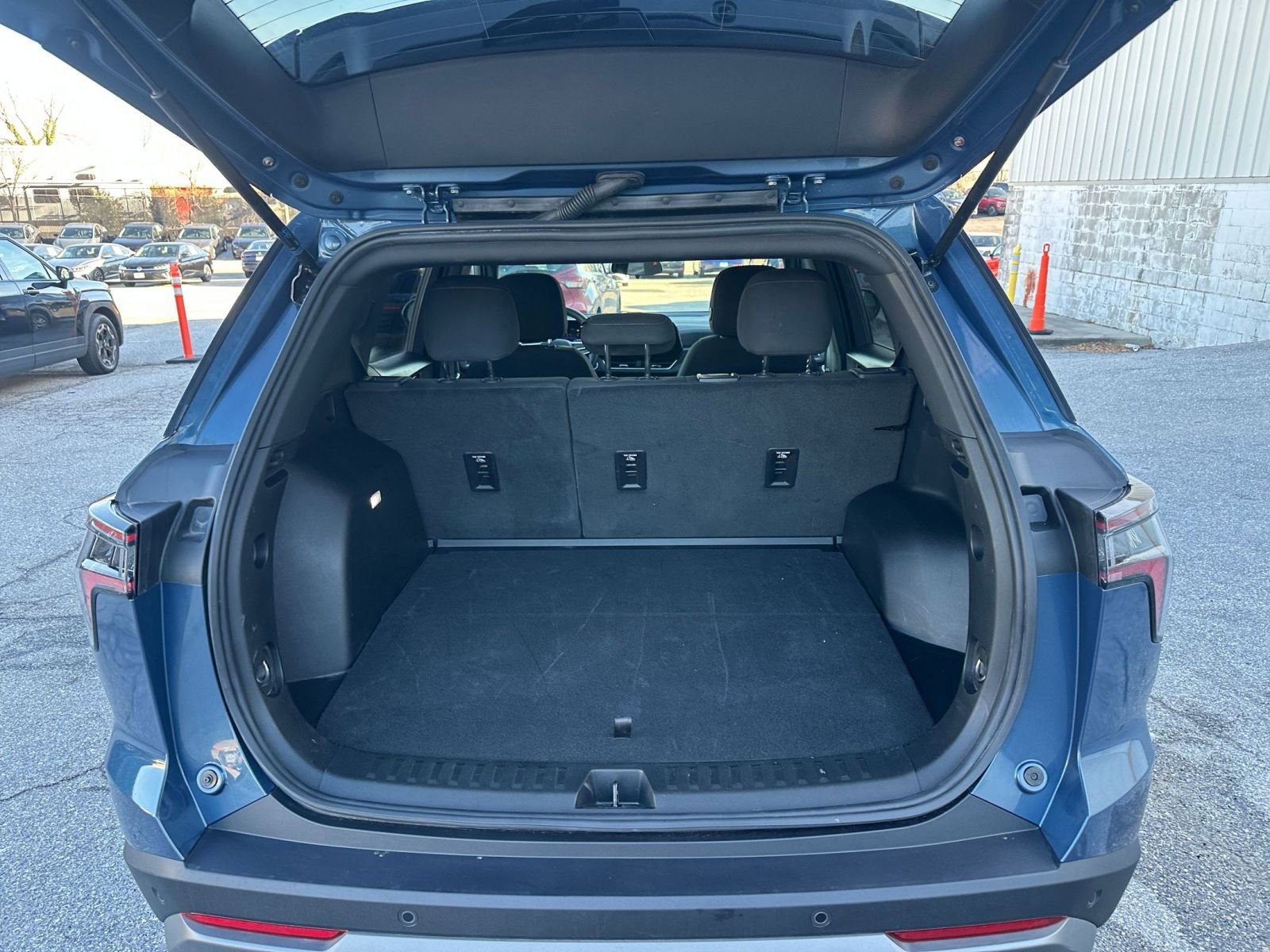 Used 2025 Chevrolet Equinox LT image 30