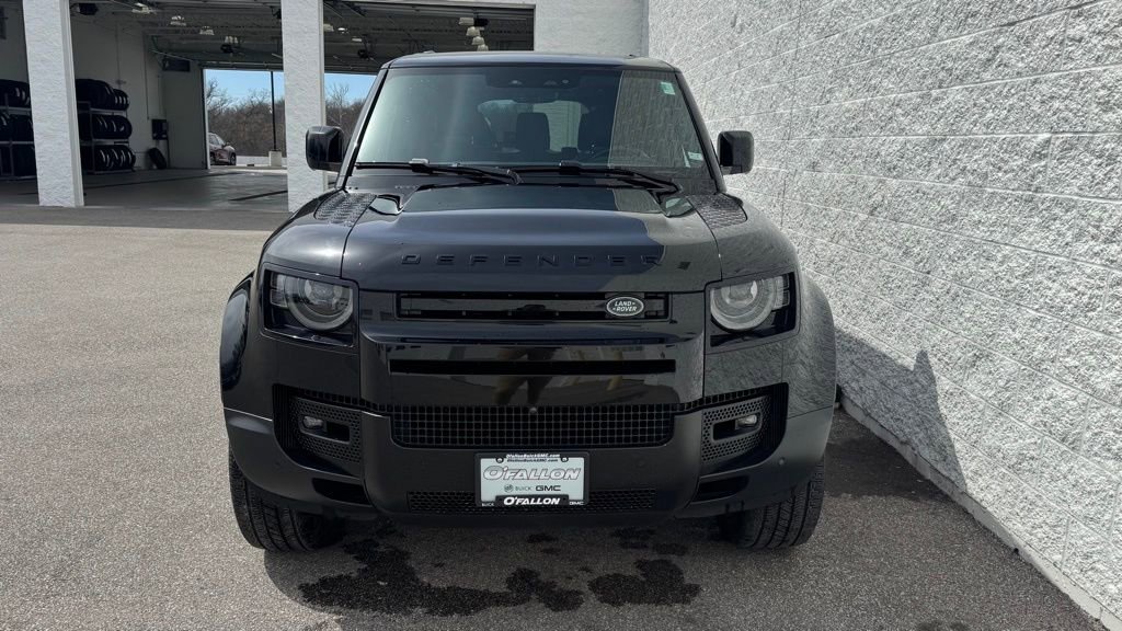 Used 2023 Land Rover Defender 130 SE image 5