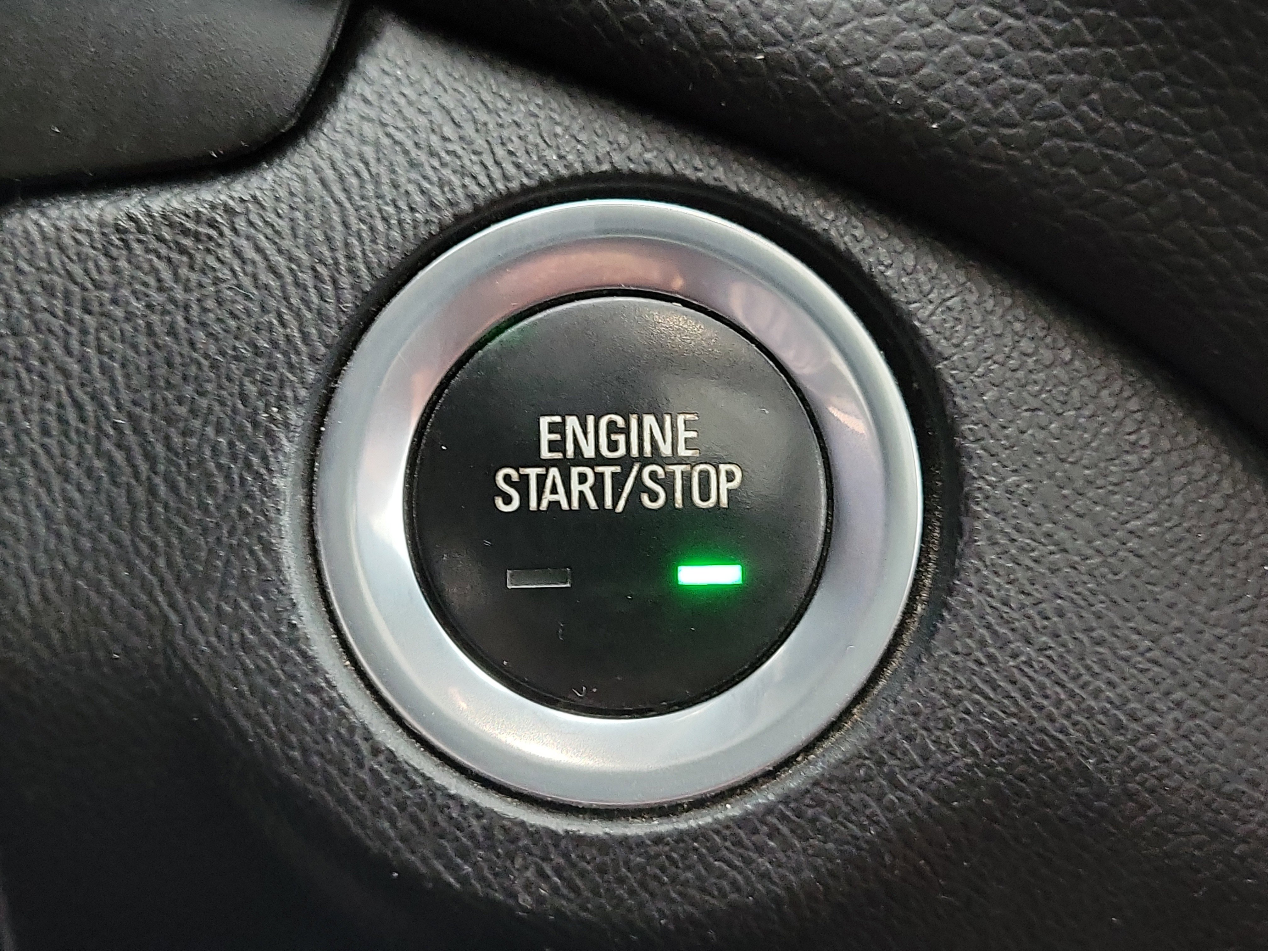 Used 2020 Chevrolet Equinox LT w/ Sport Edition image 32