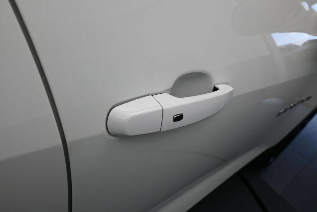 Used 2022 Chevrolet Blazer LT FWD image 46