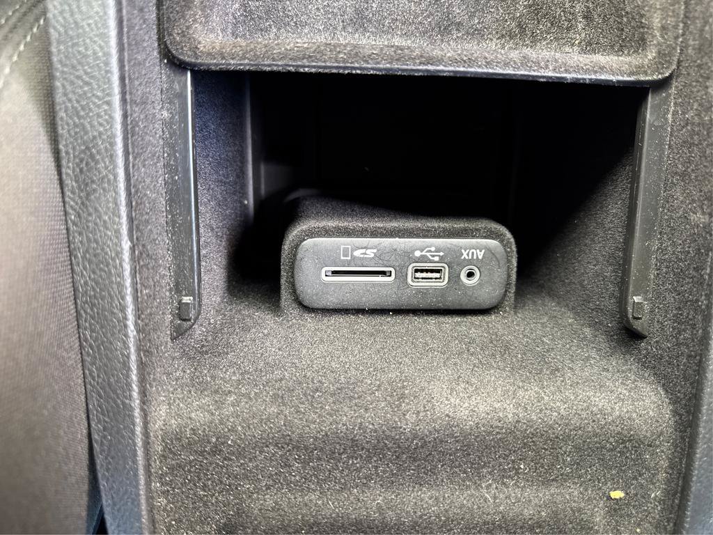 Used 2015 Dodge Charger SE w/ Sport Appearance Group RWD image 38