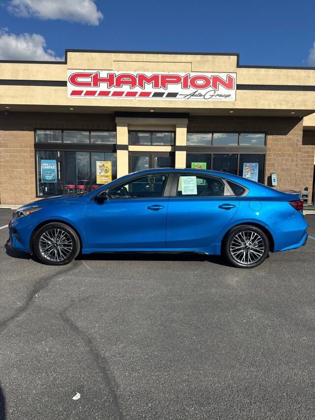 Used 2023 Kia Forte GT-Line w/ GT-Line Technology Package FWD image 2