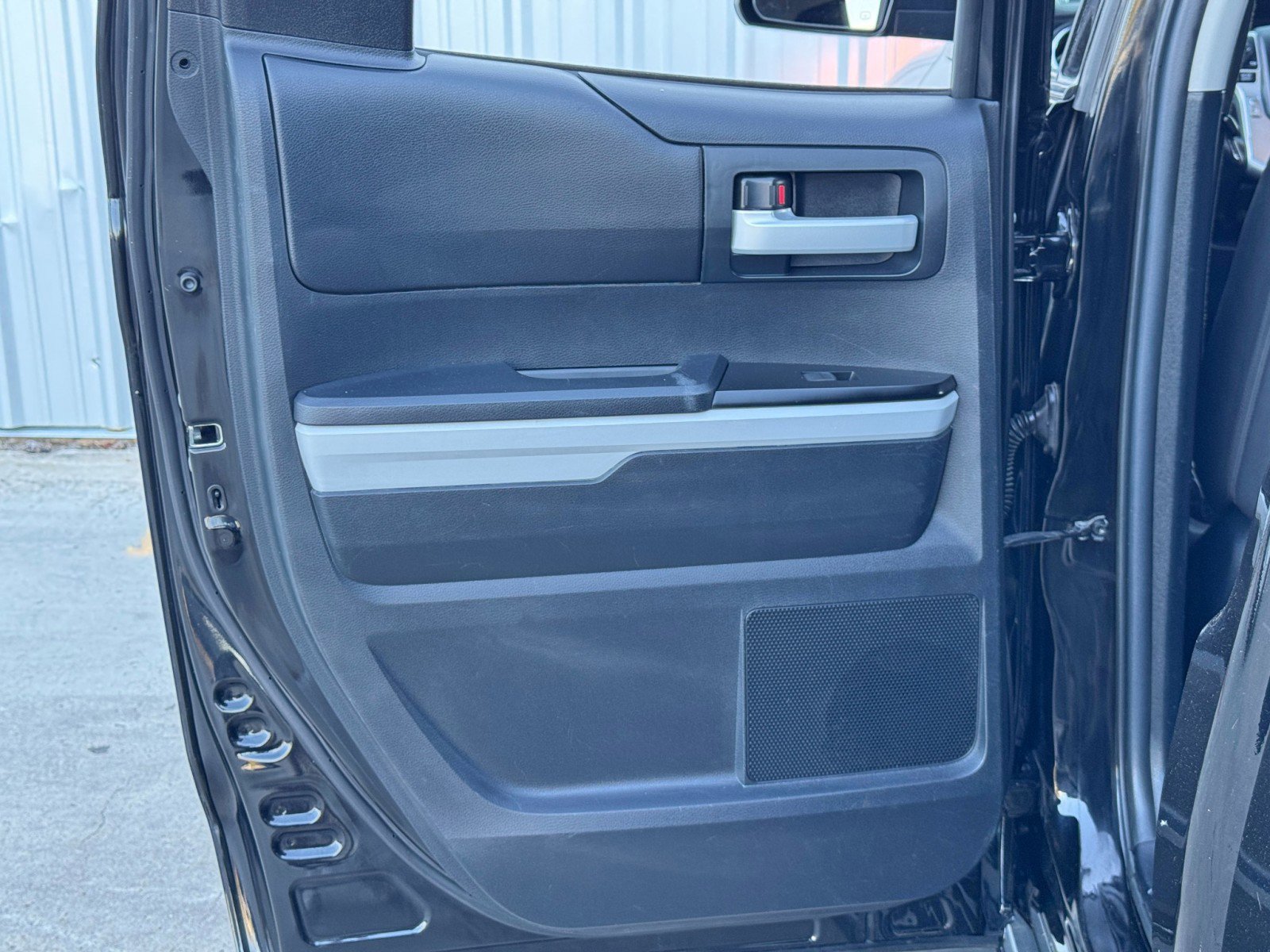 Used 2015 Toyota Tundra Limited w/ Limited Premium Package image 38