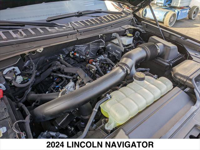 Used 2024 Lincoln Navigator Reserve image 36