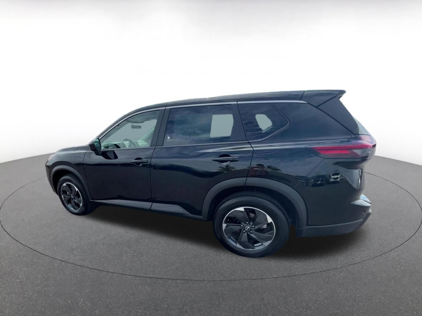 Used 2025 Nissan Rogue SV image 10