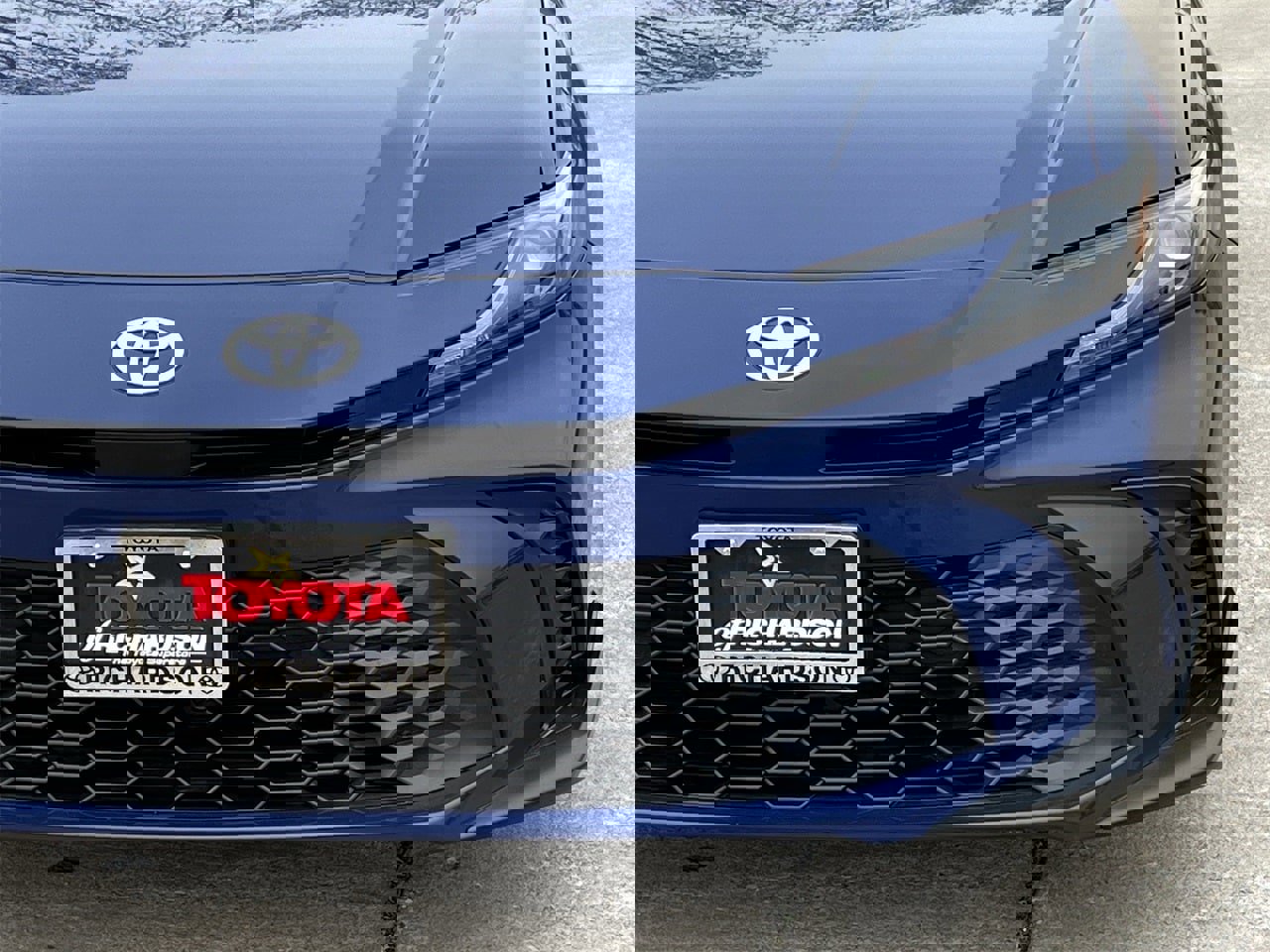 Used 2025 Toyota Camry SE image 8