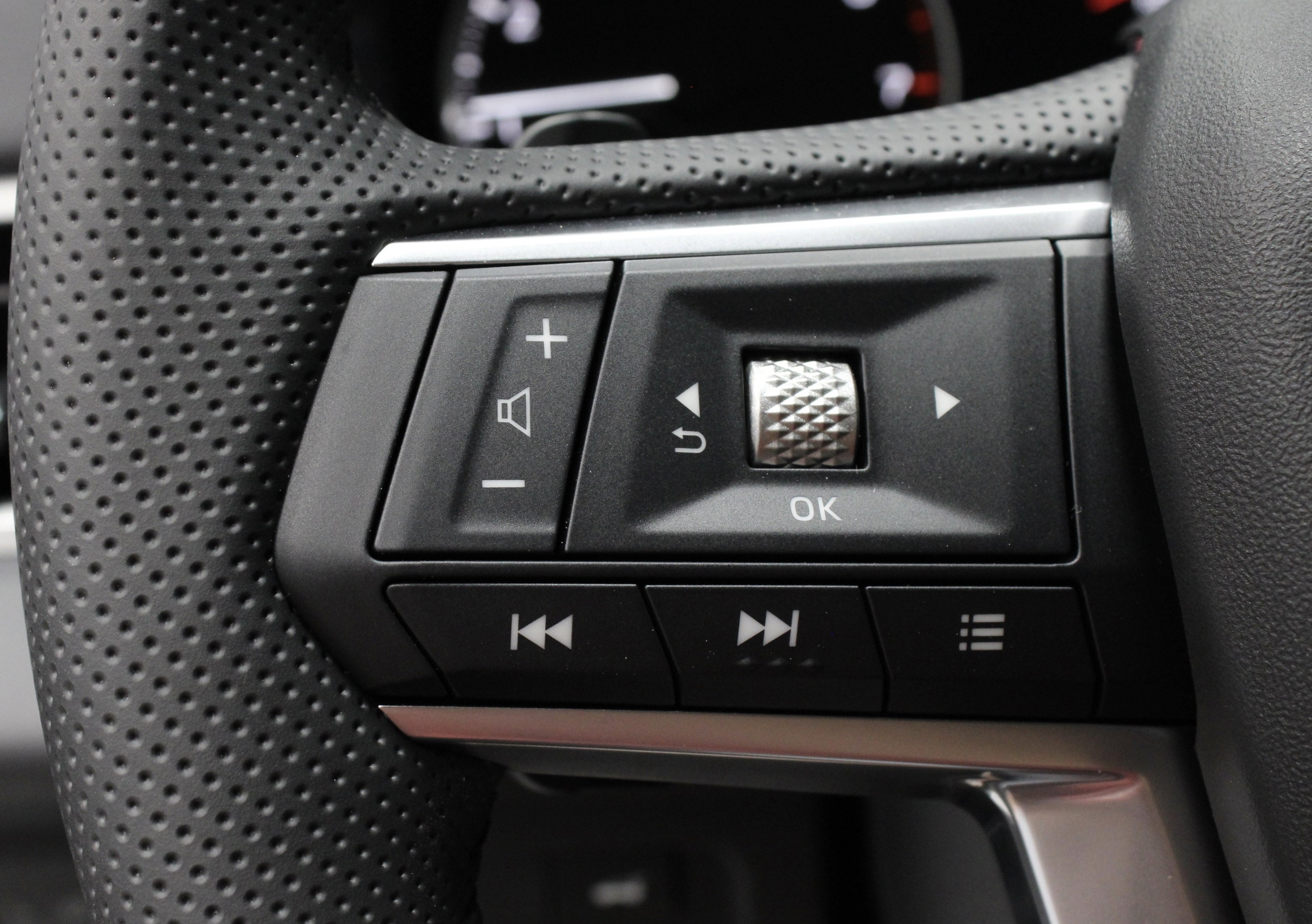 New 2025 Mitsubishi Outlander SE image 24