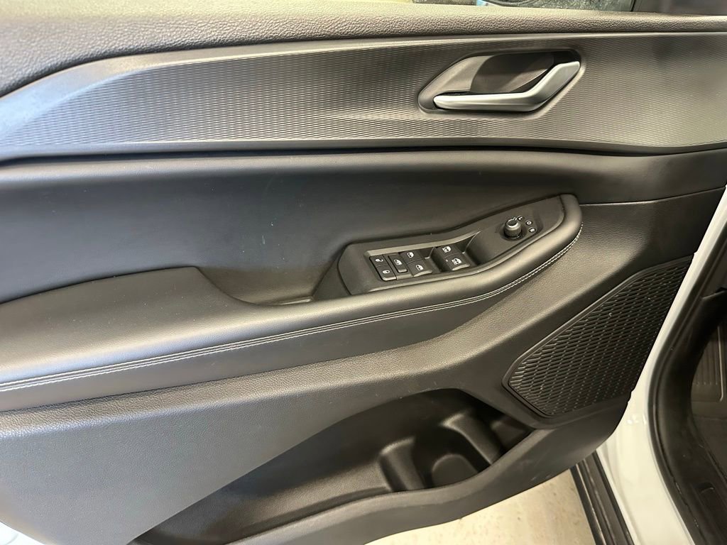 Used 2023 Jeep Grand Cherokee L Laredo image 13