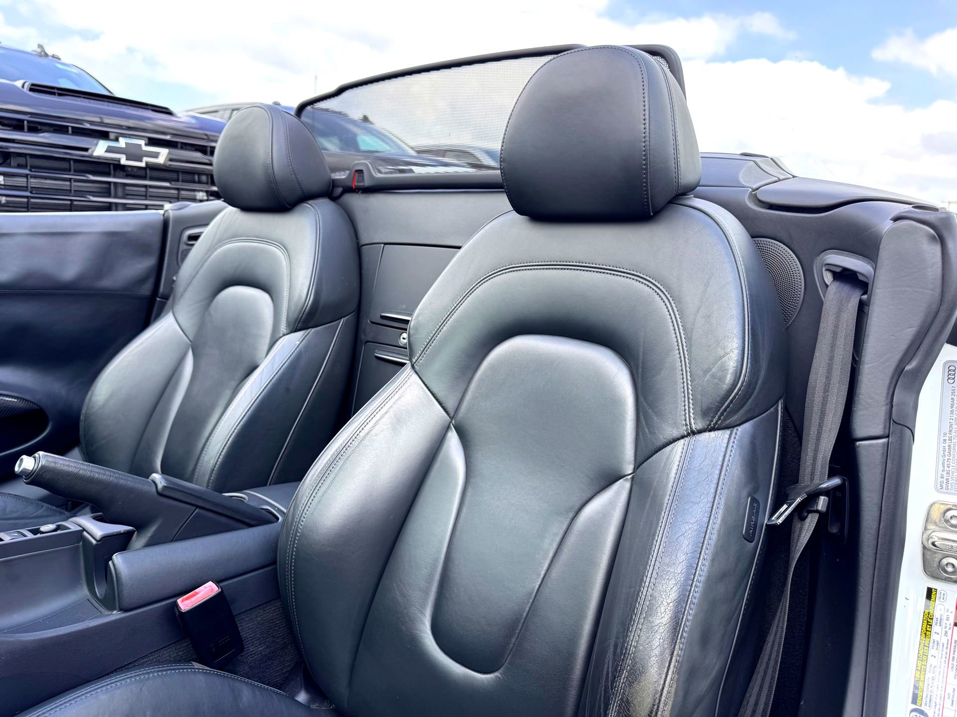 Used 2011 Audi R8 V10 w/ Enhanced Leather Pkg image 30