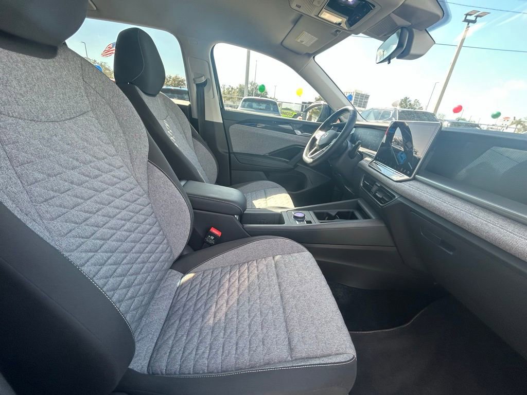 Certified 2025 Volkswagen Tiguan S image 33