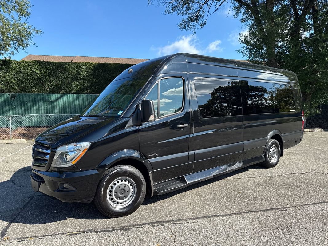 Used 2017 Mercedes-Benz Sprinter 2500 image 2