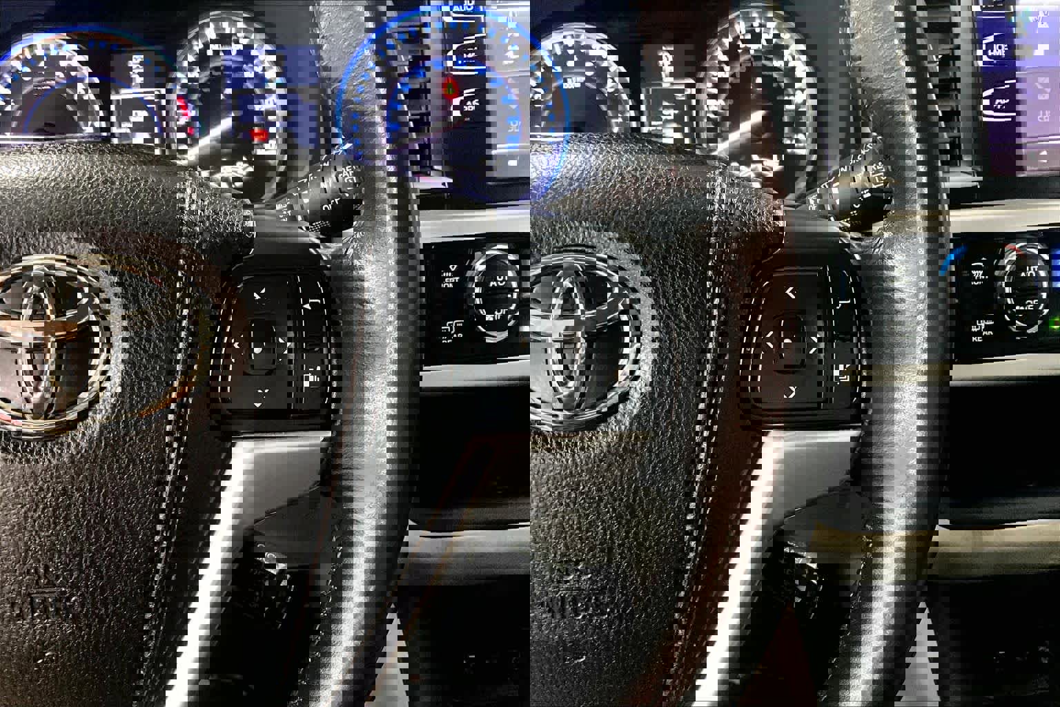 Used 2014 Toyota Highlander XLE image 25