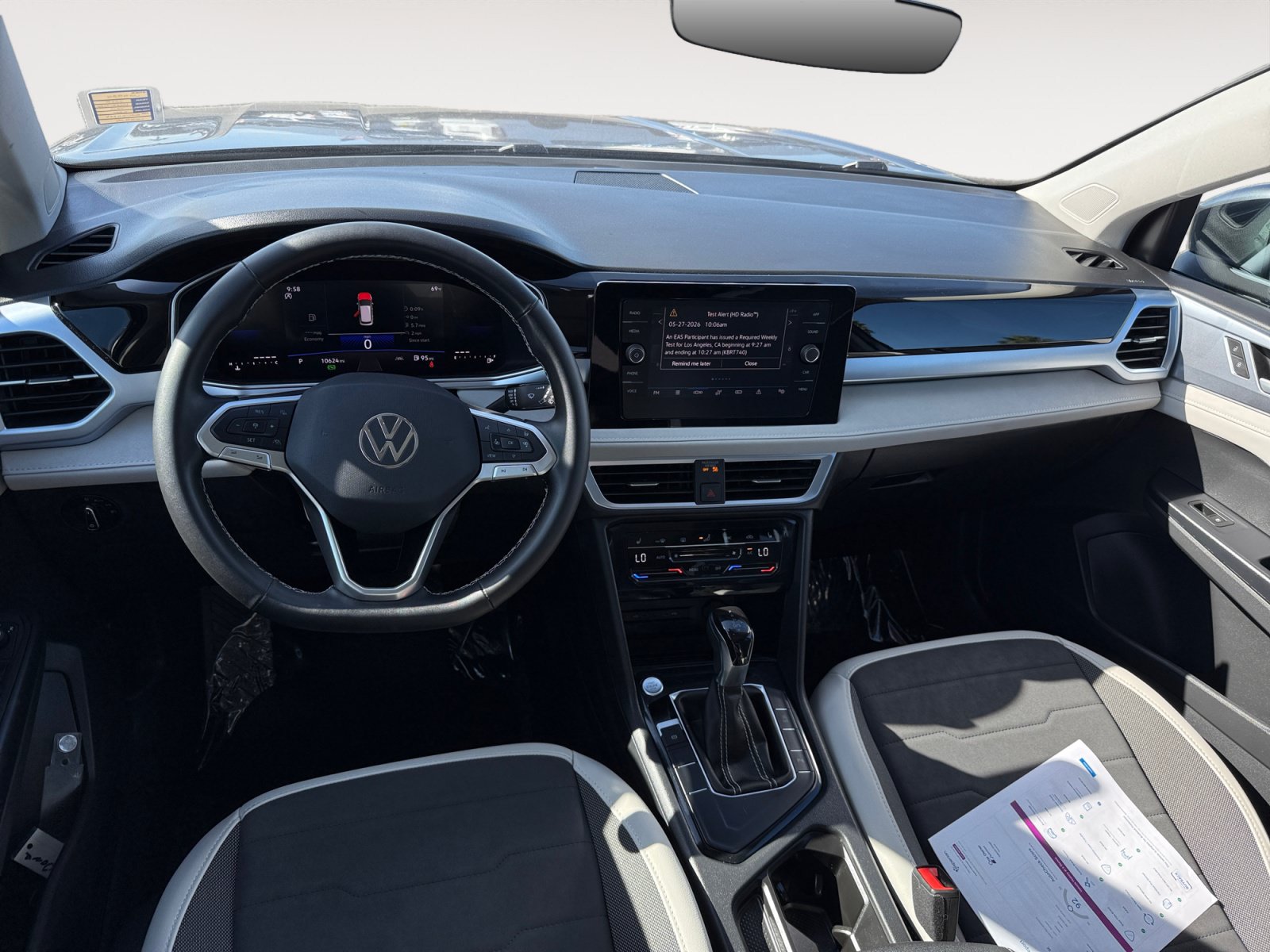 Certified 2025 Volkswagen Taos SE w/ Panoramic Sunroof Package FWD image 15