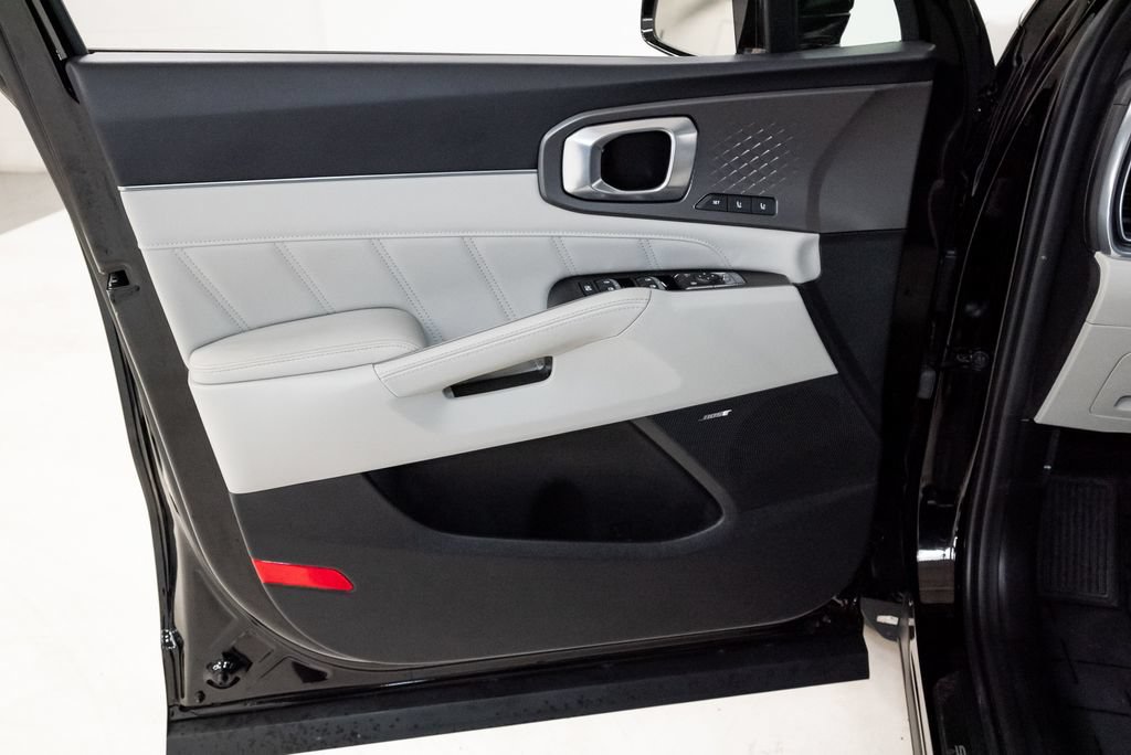 Certified 2025 Kia Sorento SX Prestige AWD/4WD image 9