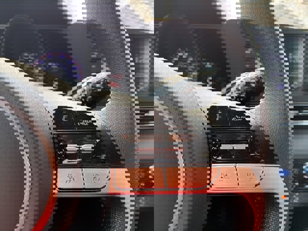 Certified 2022 Hyundai Elantra SEL image 30