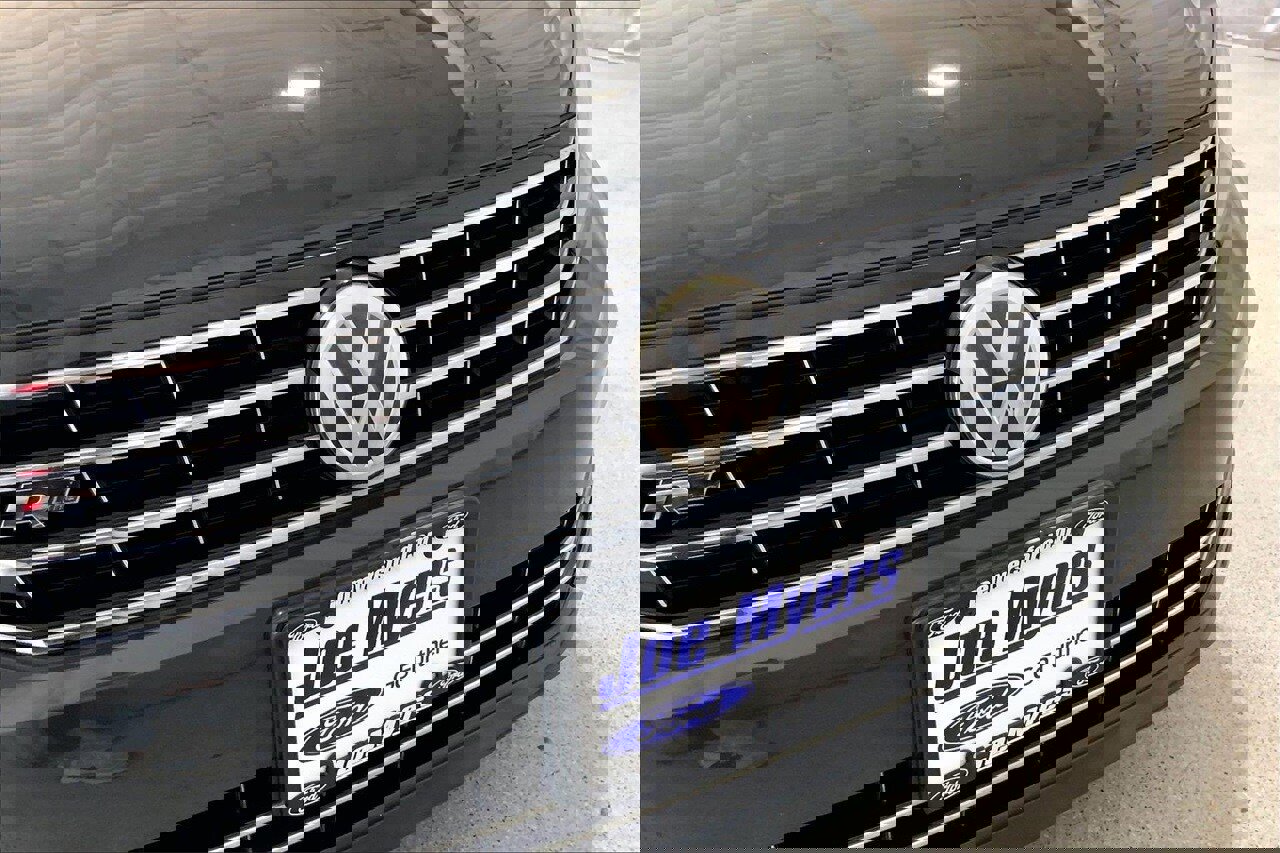 Used 2017 Volkswagen Passat 1.8T R-Line image 30