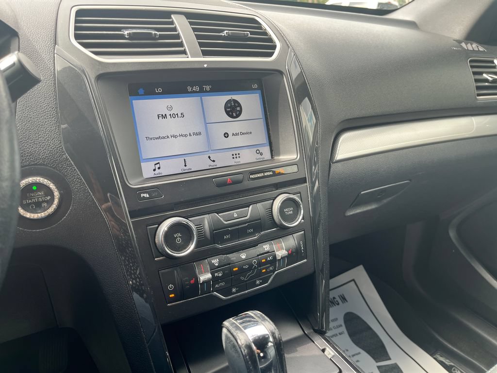 Used 2017 Ford Explorer XLT w/ Equipment Group 202A FWD image 21