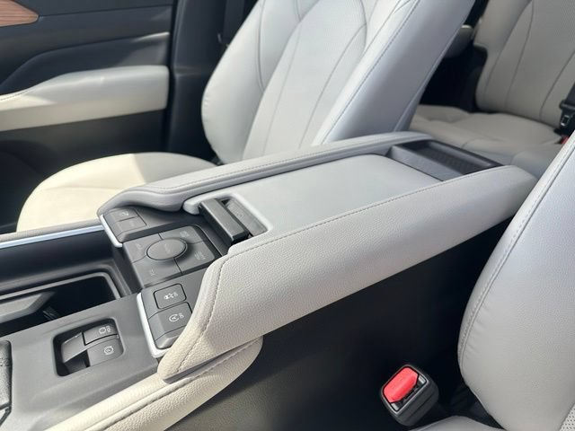 Used 2025 Toyota Grand Highlander AWD image 26