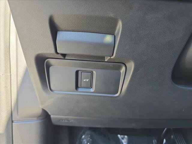 Used 2025 Land Rover Discovery Sport S image 24