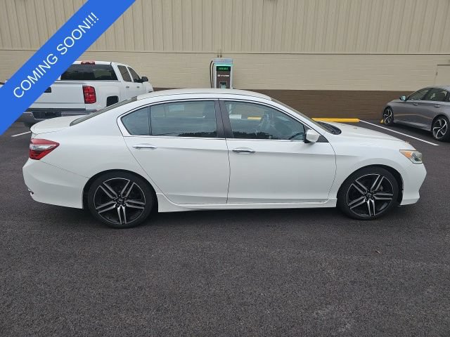 Used 2017 Honda Accord Sport image 2