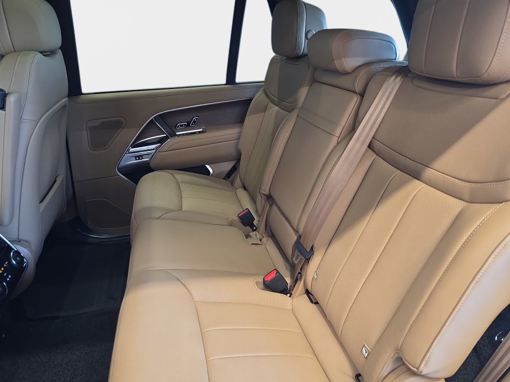 New 2026 Land Rover Range Rover Long Wheelbase SE AWD/4WD image 11