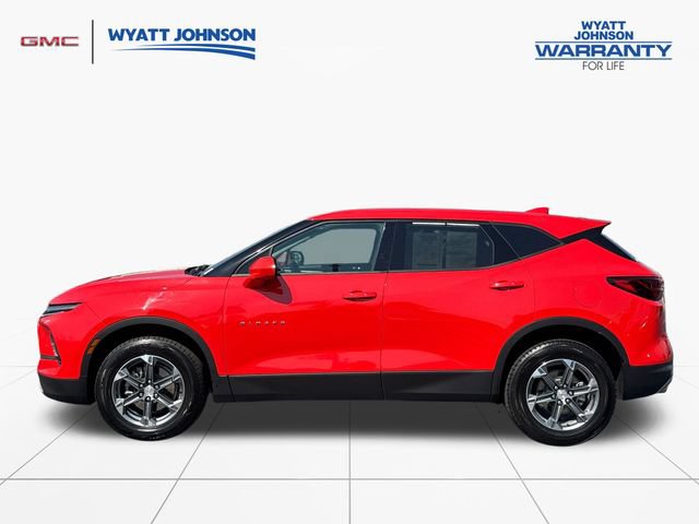 Used 2025 Chevrolet Blazer LT AWD/4WD image 2