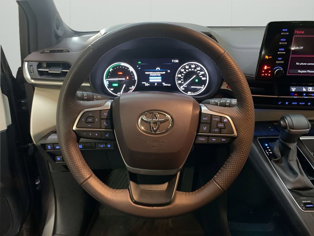 Used 2024 Toyota Sienna Platinum image 24