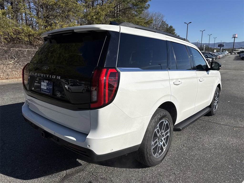 Used 2025 Ford Expedition Active image 7