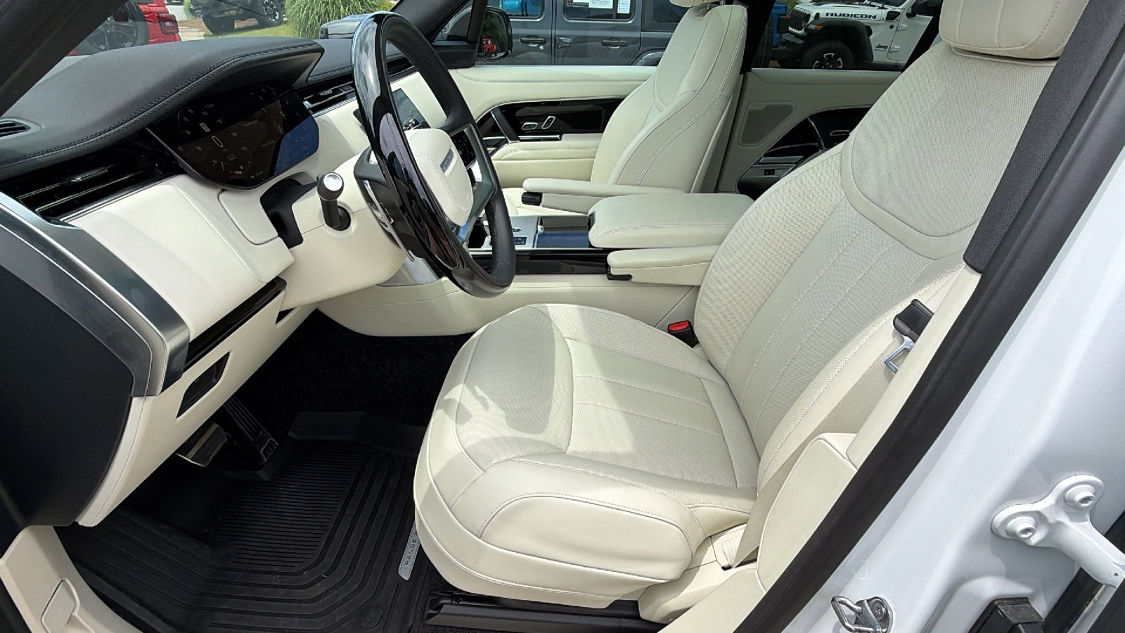 Used 2025 Land Rover Range Rover SE AWD/4WD image 15