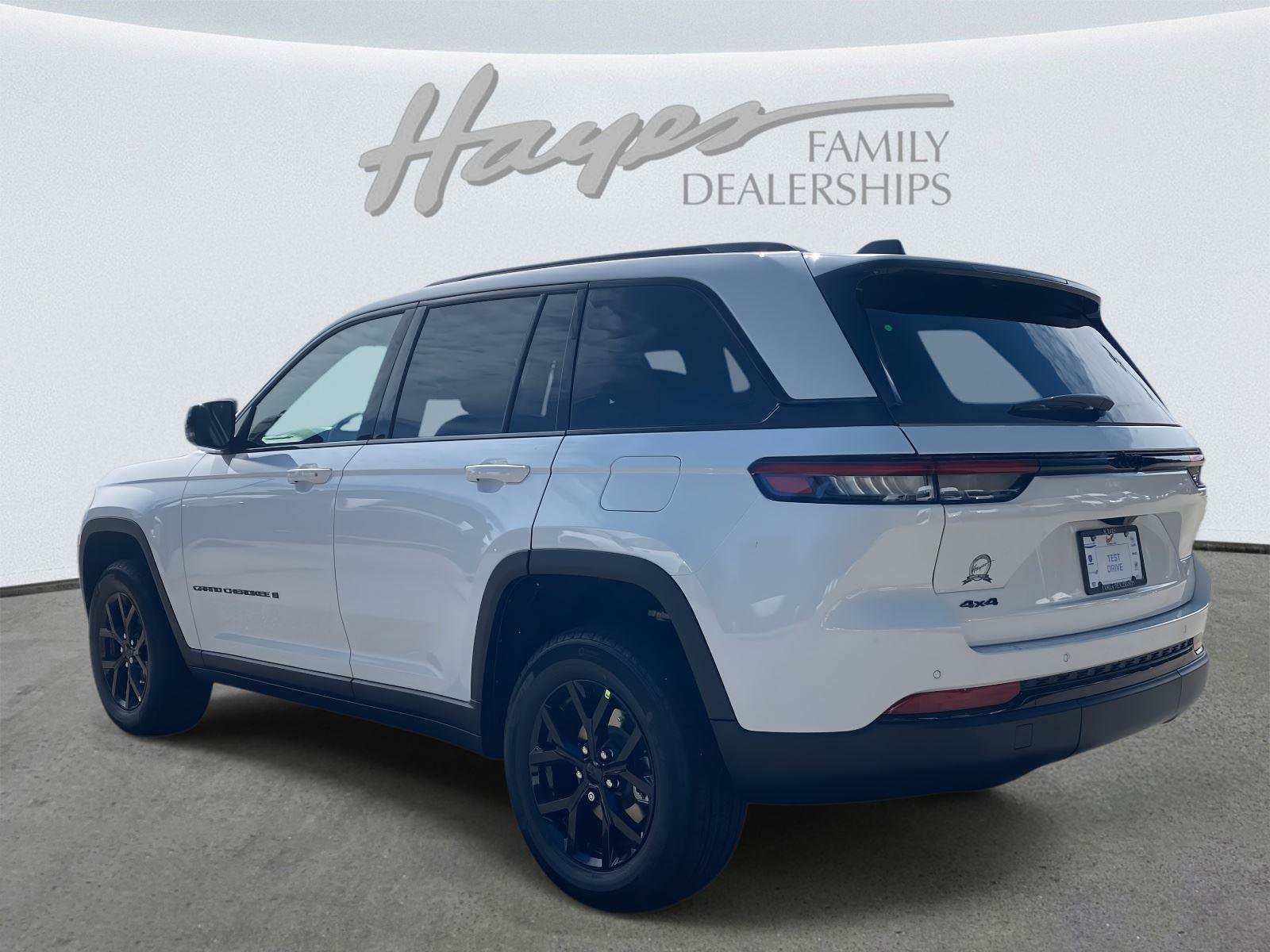 New 2025 Jeep Grand Cherokee Altitude image 25