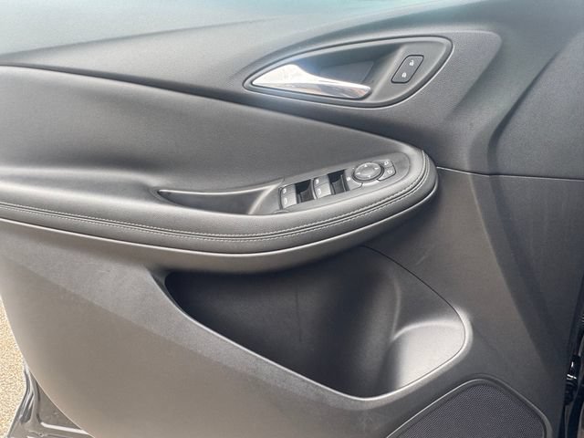 Used 2022 Buick Encore GX Select w/ Sport Touring Package FWD image 21