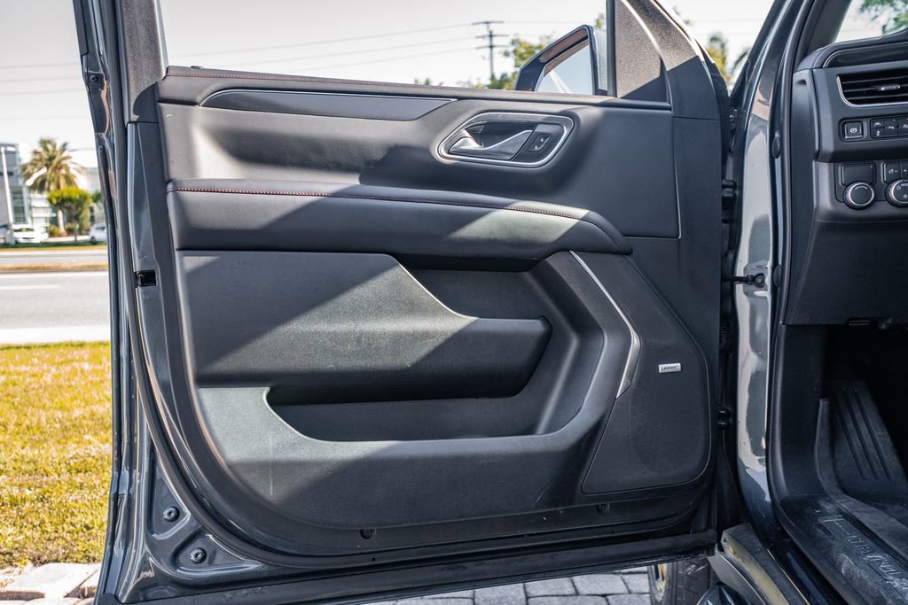 Used 2021 Chevrolet Suburban RST w/ Luxury Package RWD image 17