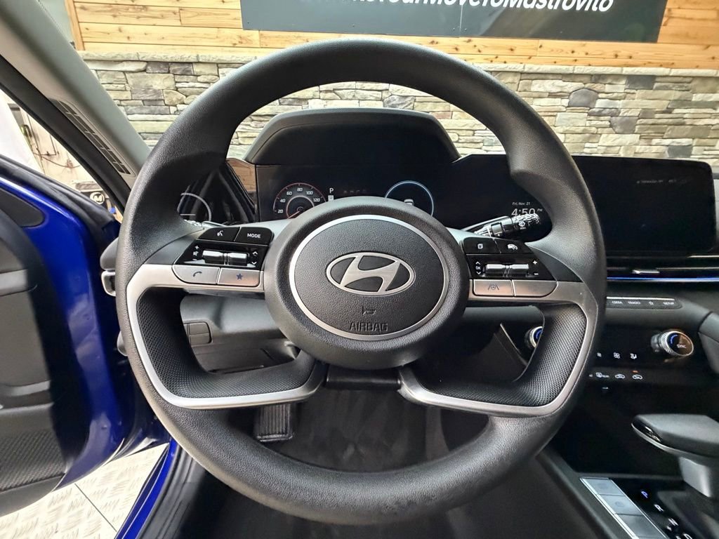 Certified 2024 Hyundai Elantra SEL image 17