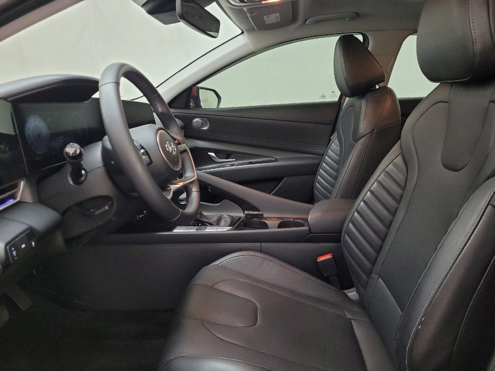 Used 2023 Hyundai Elantra Limited w/ Preferred Accessory Package FWD image 17