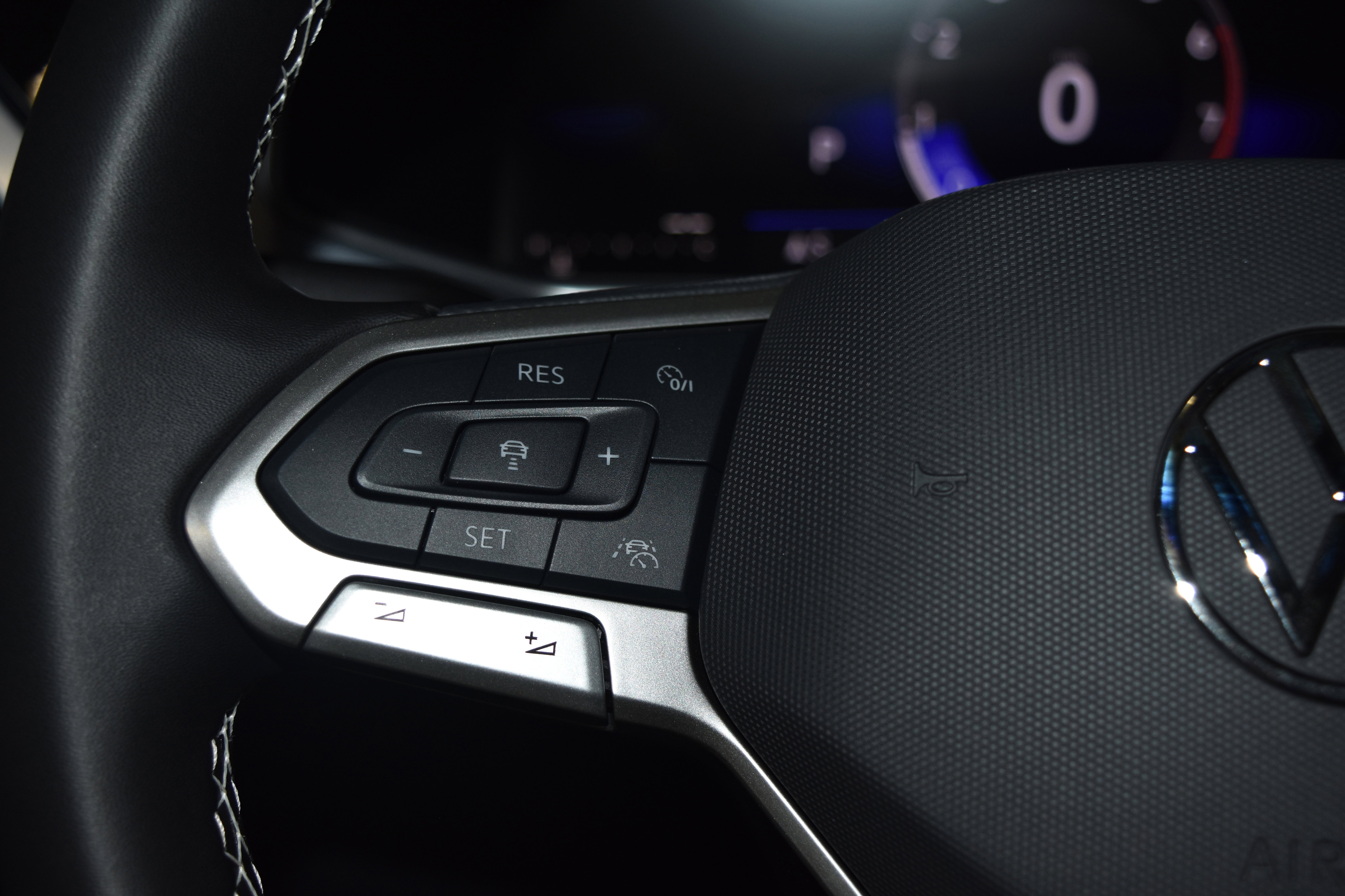 New 2025 Volkswagen Taos SE image 6